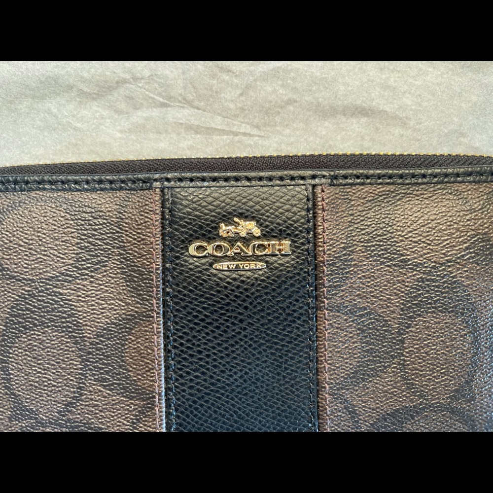 SOLD NOT AVAILABLE New Coach zip wallet. Authentic